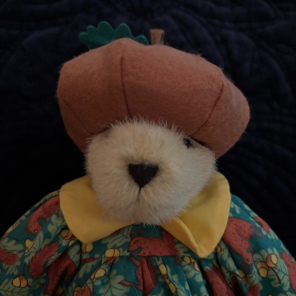 Muffy Vanderbear Squirrel Friend A Walk in the Park - Picture 2 of 6